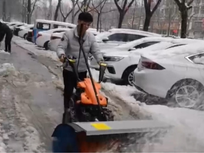 冬季除雪，只有推雪铲可不行！